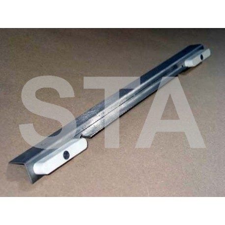 L0385KY4
SHOE - DOOR GUIDE, WITH 2 SPUDS, 467MM LONG